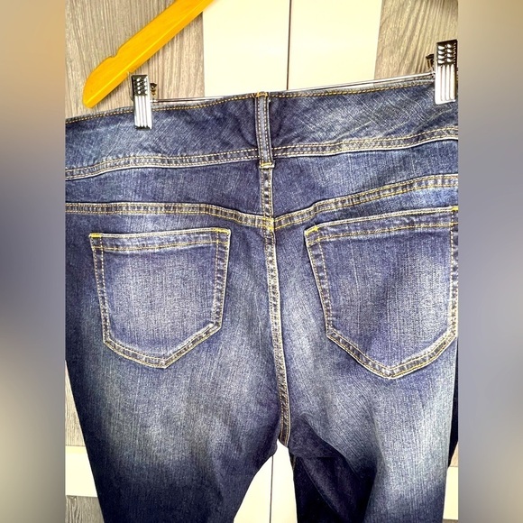 B8.4 Like New Torrid Flare Jean - Vintage Stretch Dark Wash Denim Jeans 18T - Picture 2 of 6